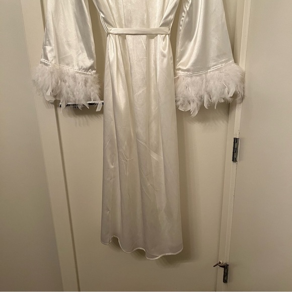 NEW | Feather Bridal Robe - Picture 7 of 7